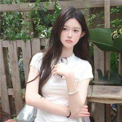 克拉拉·索拉海报